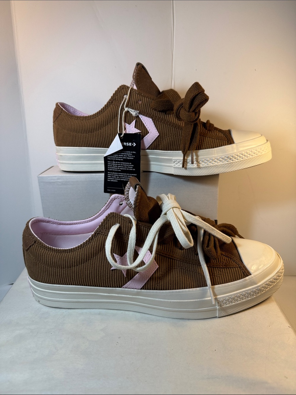 Converse Corduroy Low-Top Sneakers in Brown with Pink Star unisex M 10.5 W12